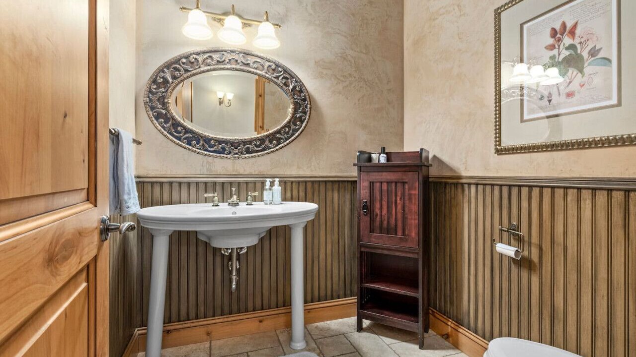 Photo of Bathroom in Midway
