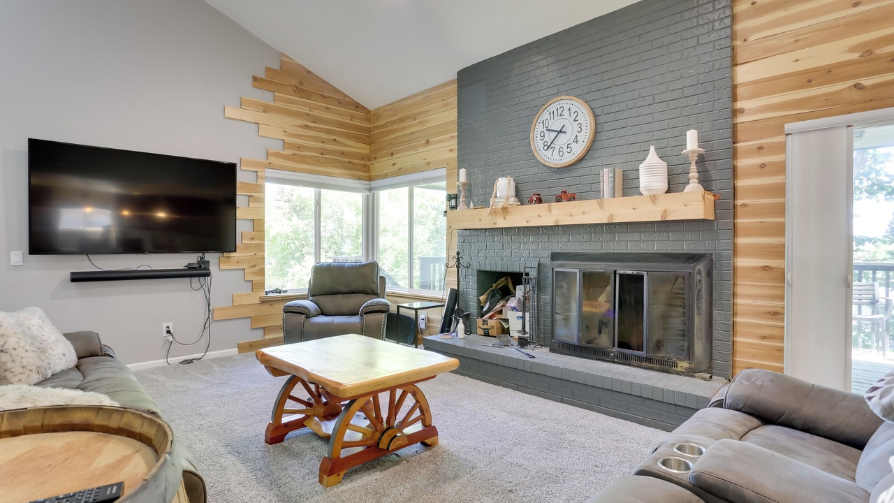 Photo of Livingroom in Columbine