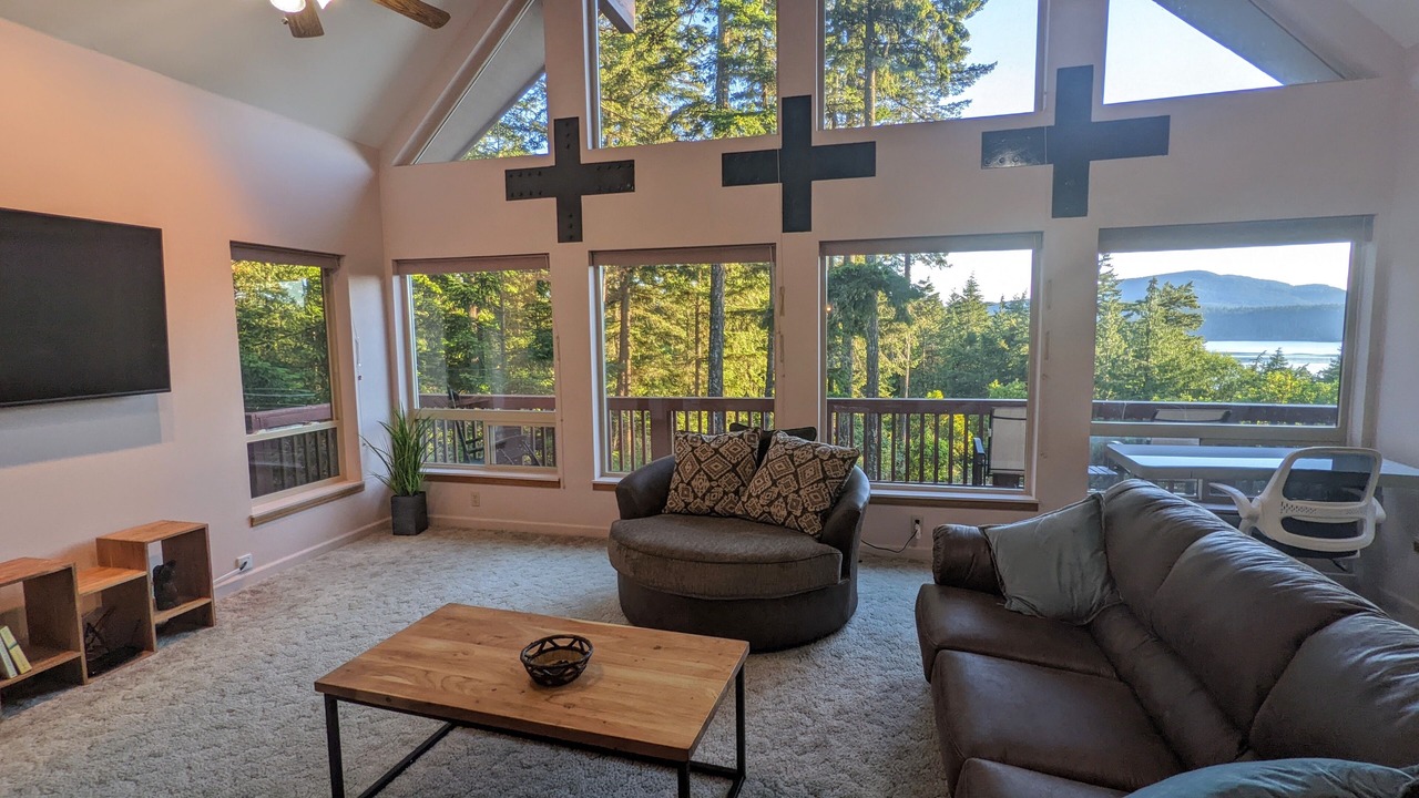Photo of Livingroom in Eastsound