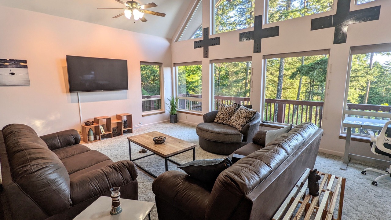 Photo of Livingroom in Eastsound