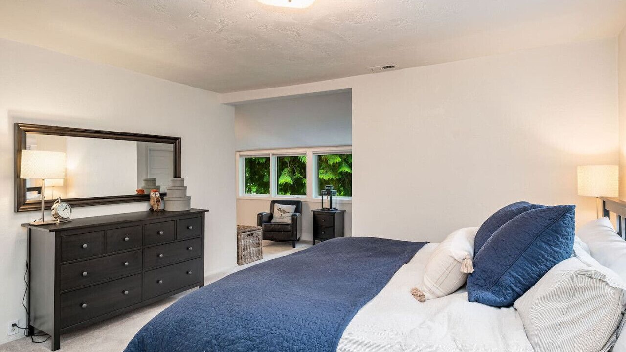 Photo of Bedroom in Seahurst
