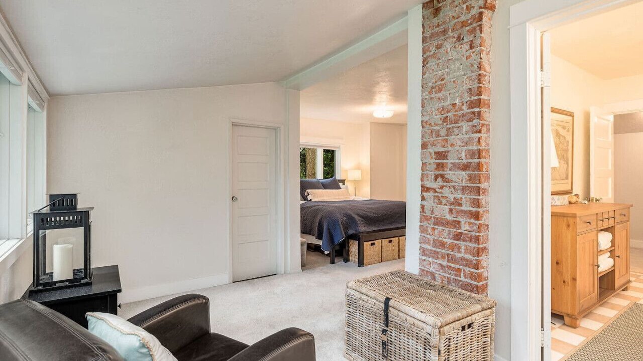 Photo of Bedroom in Seahurst