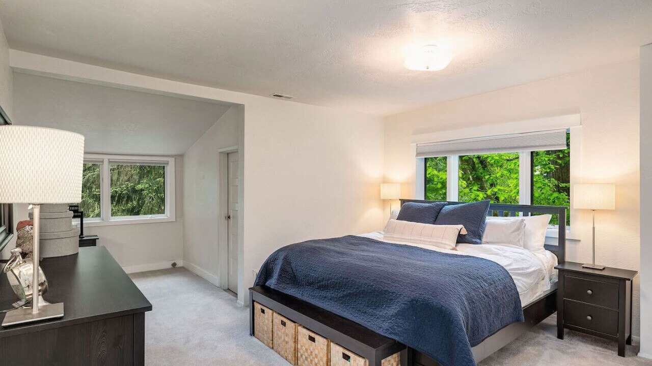 Photo of Bedroom in Seahurst