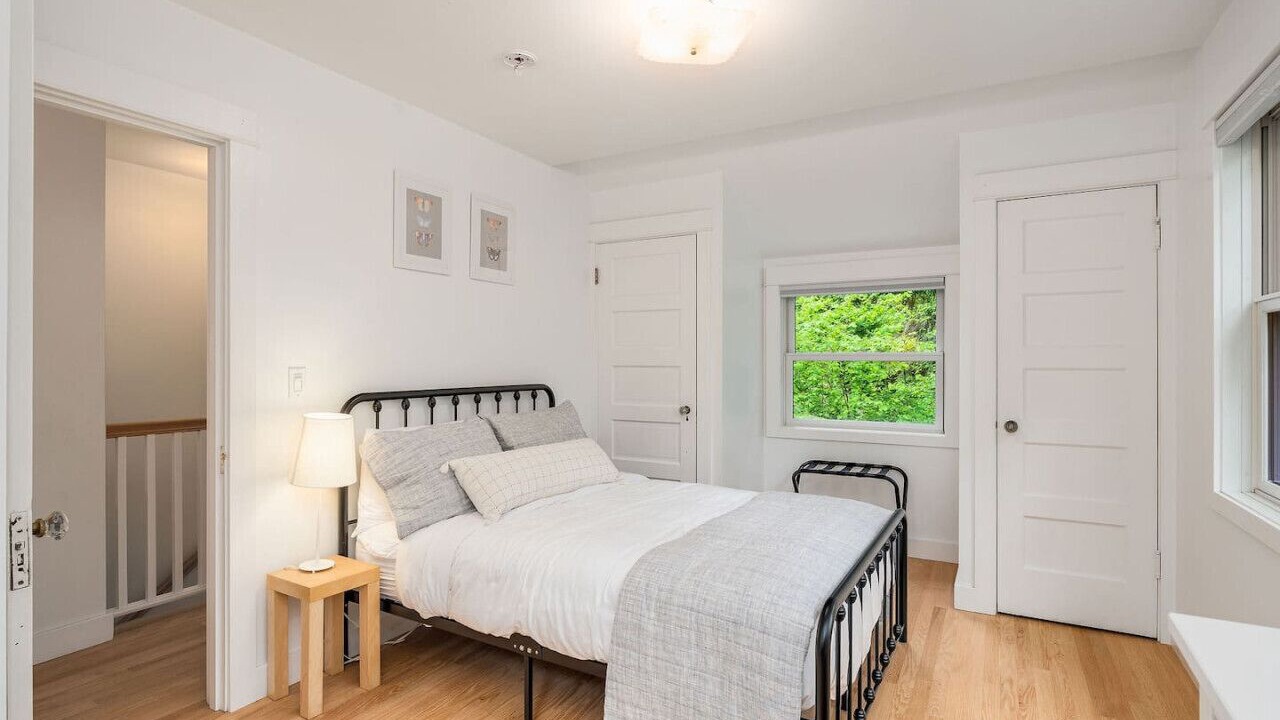 Photo of Bedroom in Seahurst