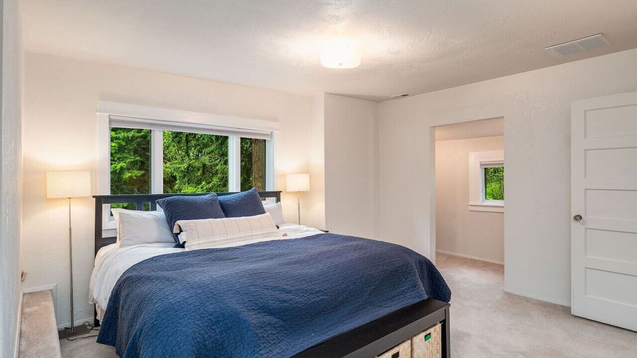 Photo of Bedroom in Seahurst