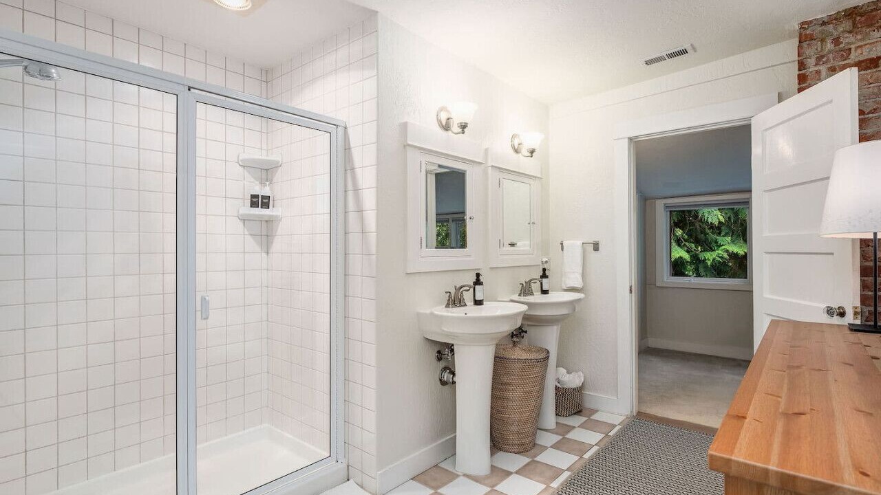 Photo of Bathroom in Seahurst