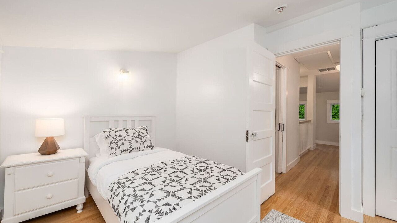 Photo of Bedroom in Seahurst