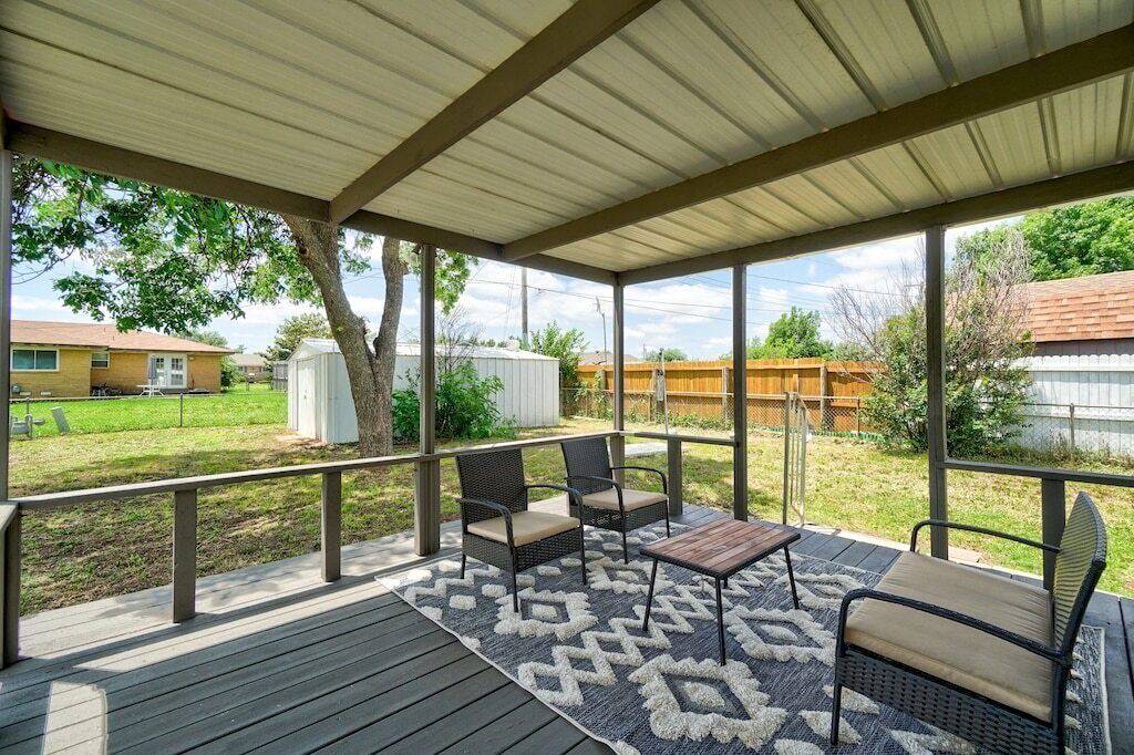 Photo of Patio Balcony in Yukon