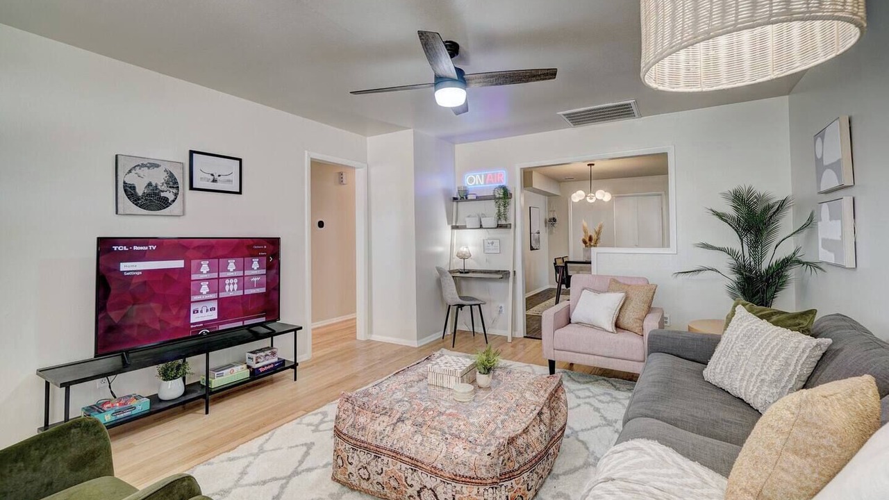 Photo of Livingroom in Yukon