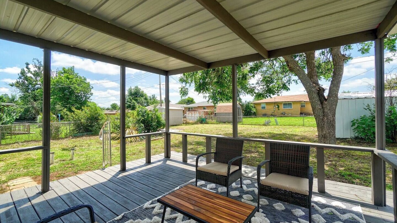Photo of Patio Balcony in Yukon