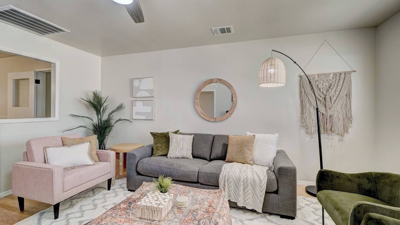 Photo of Livingroom in Yukon