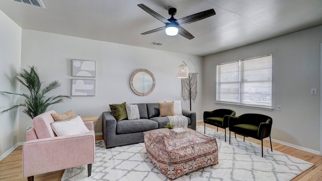 Photo of Livingroom in Yukon