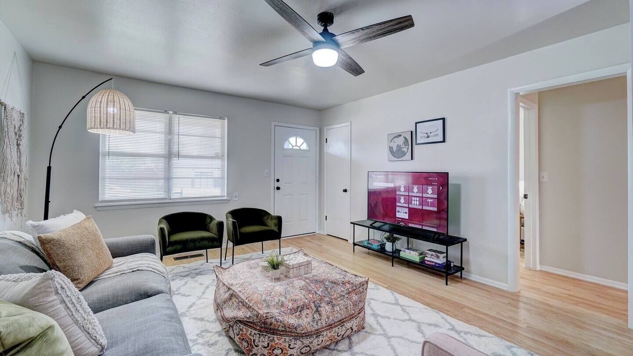 Photo of Livingroom in Yukon