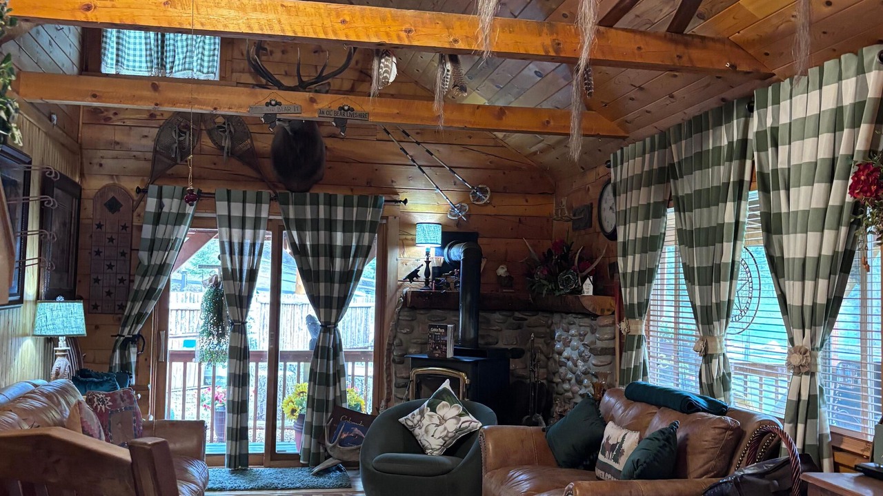 Photo of Livingroom in Custer County