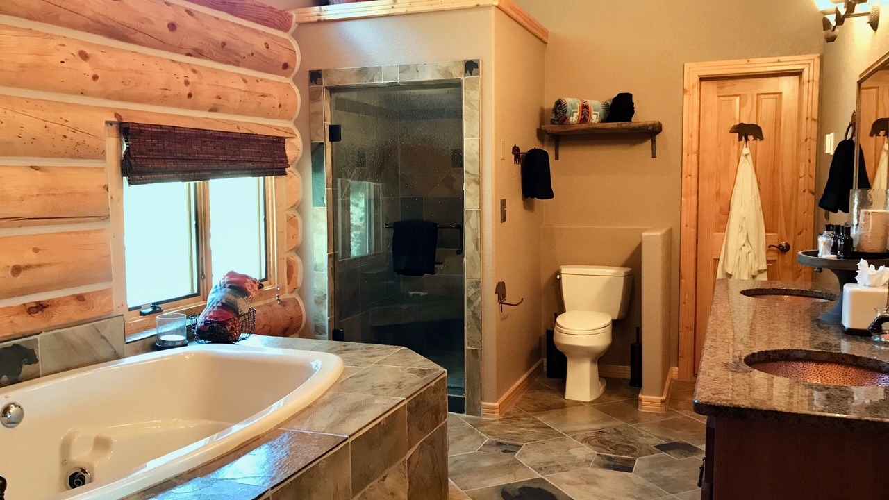 Photo of Bathroom in Pleasant Park Corridor
