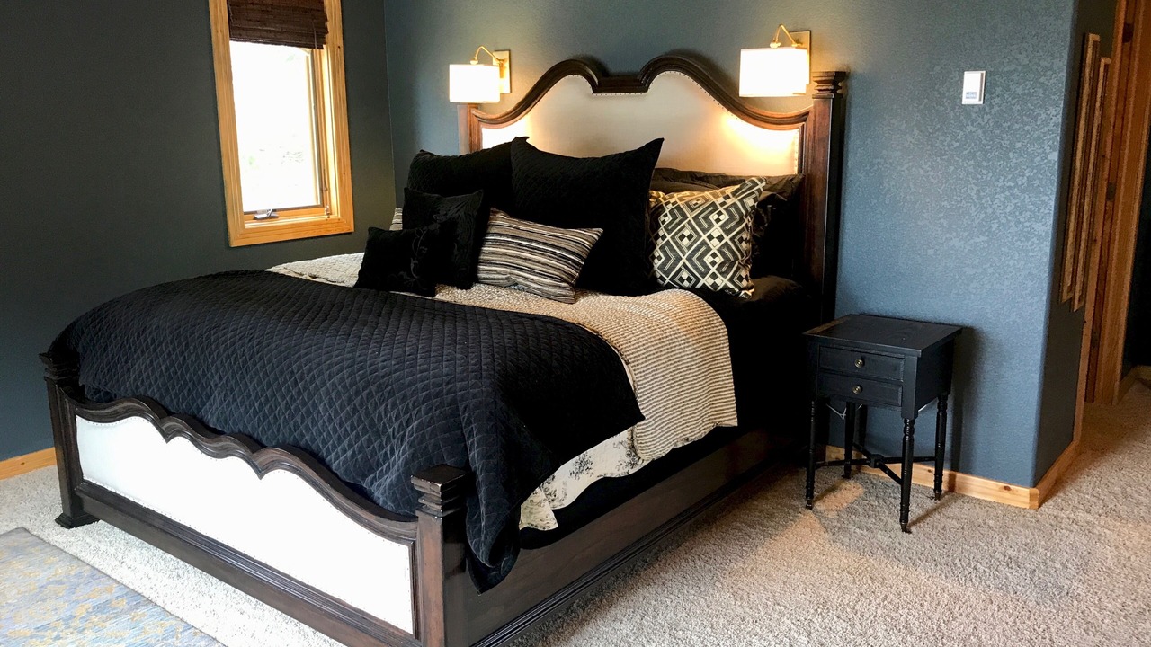 Photo of Bedroom in Pleasant Park Corridor