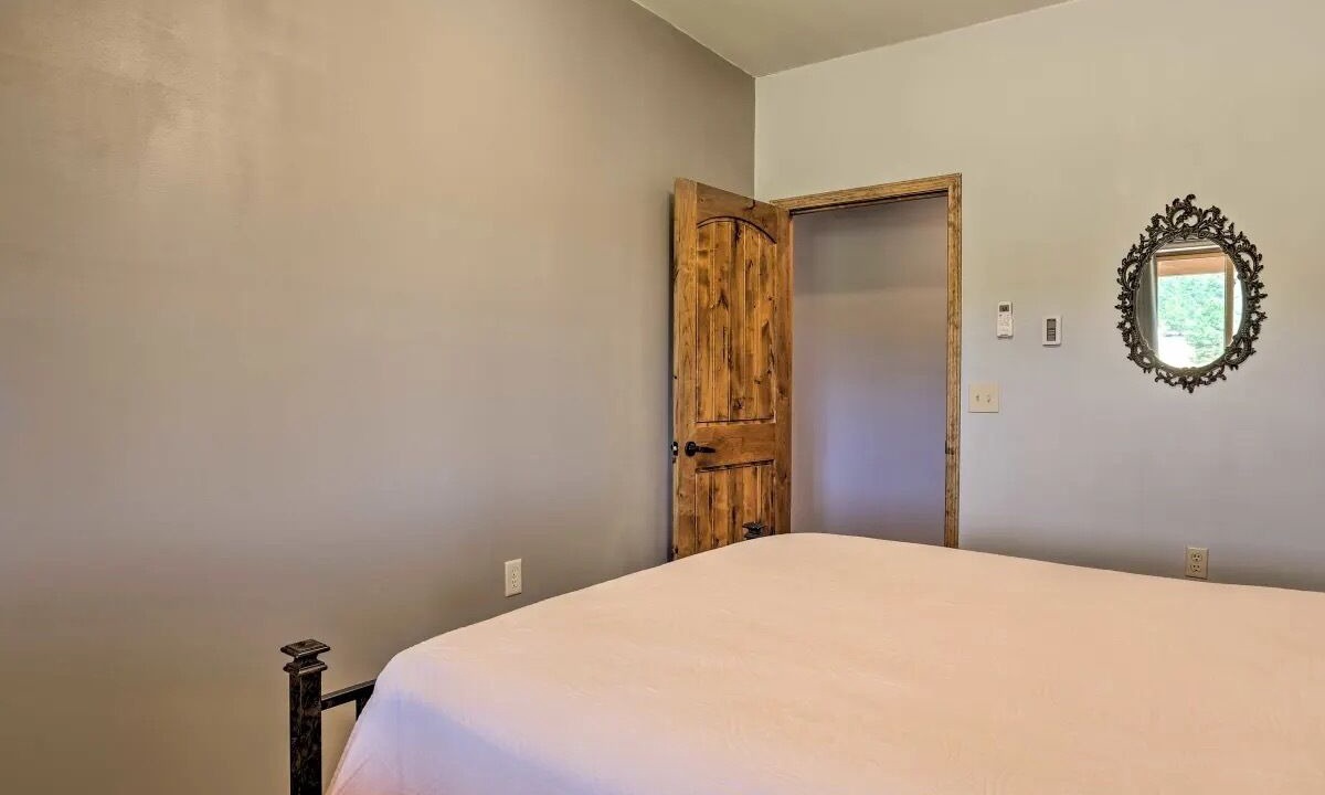 Photo of Bedroom in Hot Springs