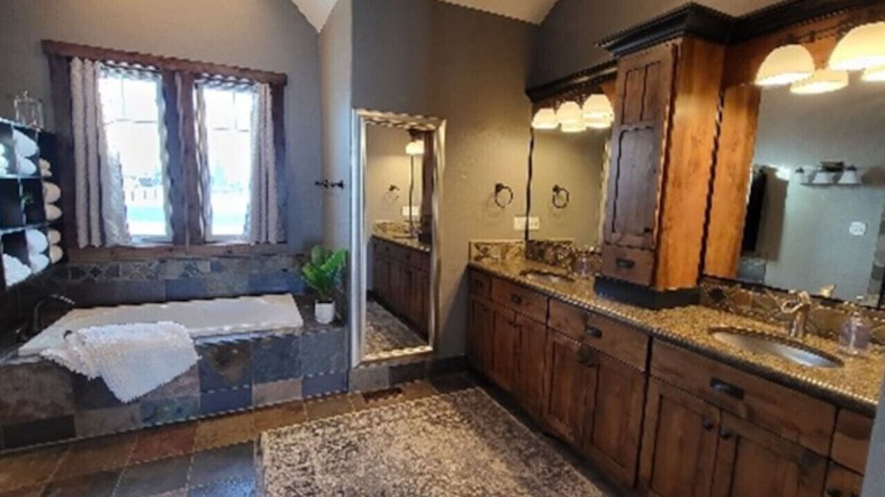 Photo of Bathroom in Colbert