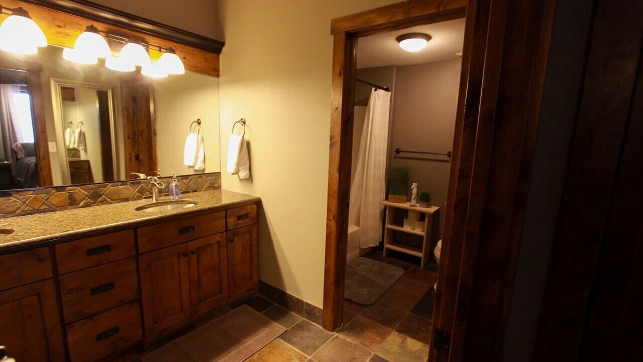 Photo of Bathroom in Colbert