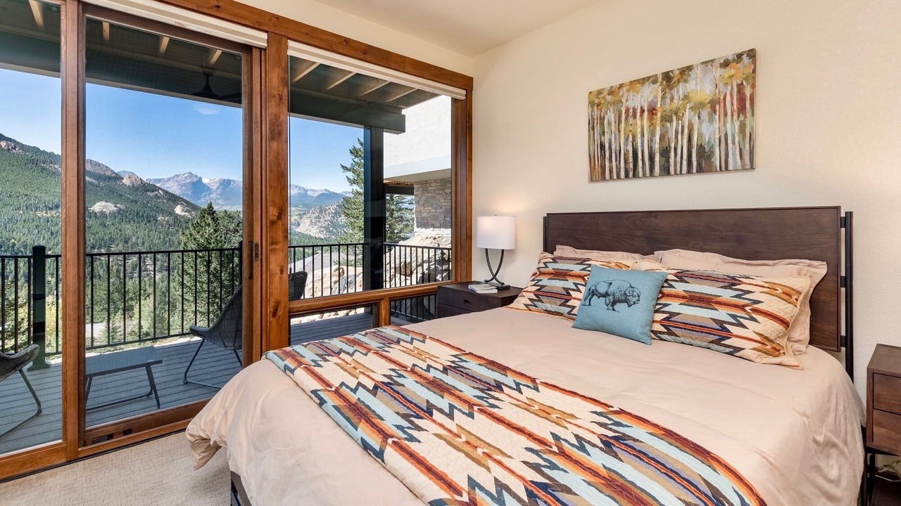 Photo of Bedroom in Windcliff Estates