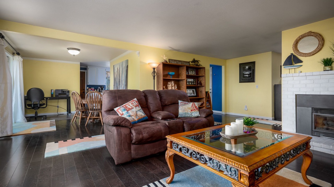 Photo of Livingroom in Oak Harbor