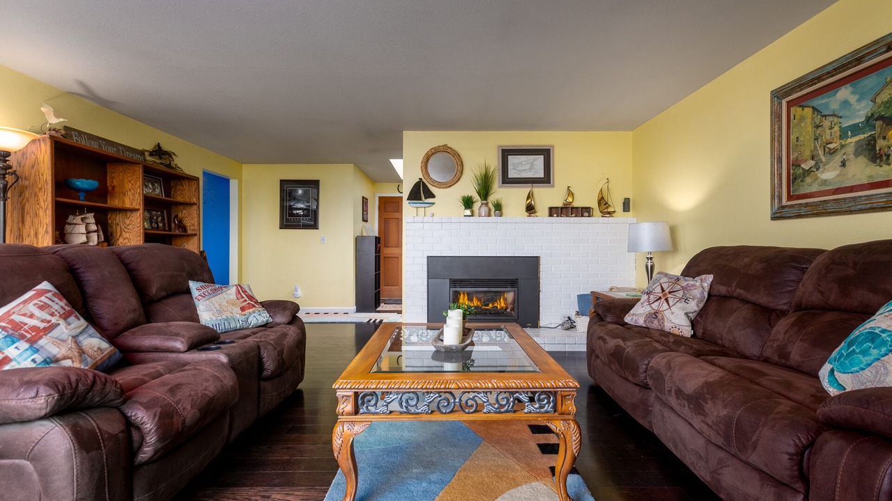 Photo of Livingroom in Oak Harbor