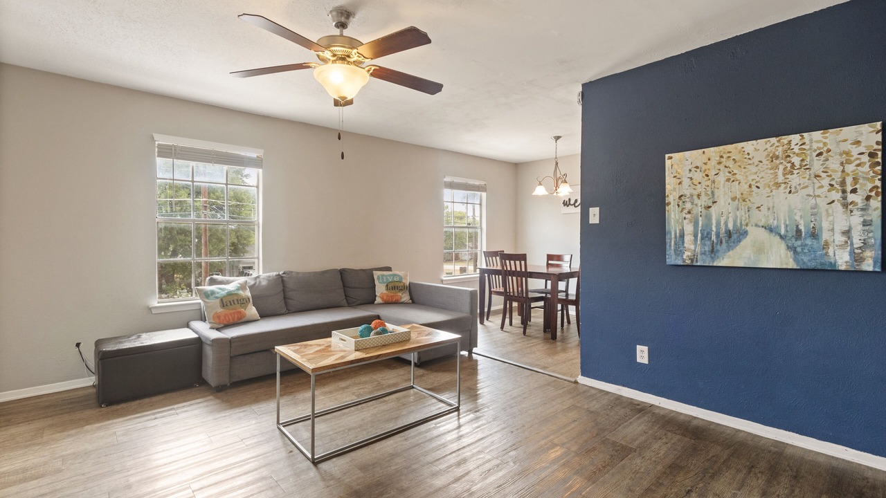 Photo of Livingroom in Central Arlington