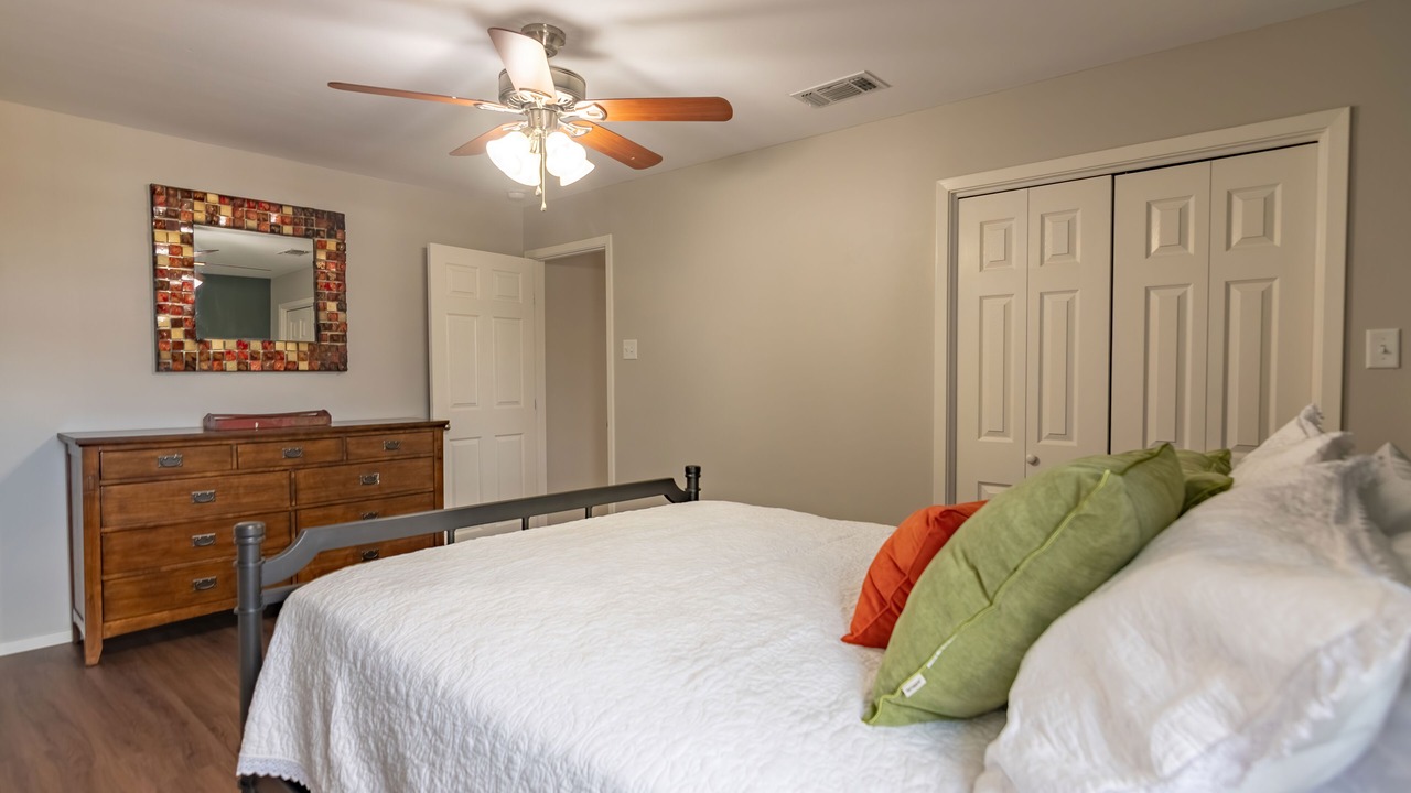 Photo of Bedroom in Miles