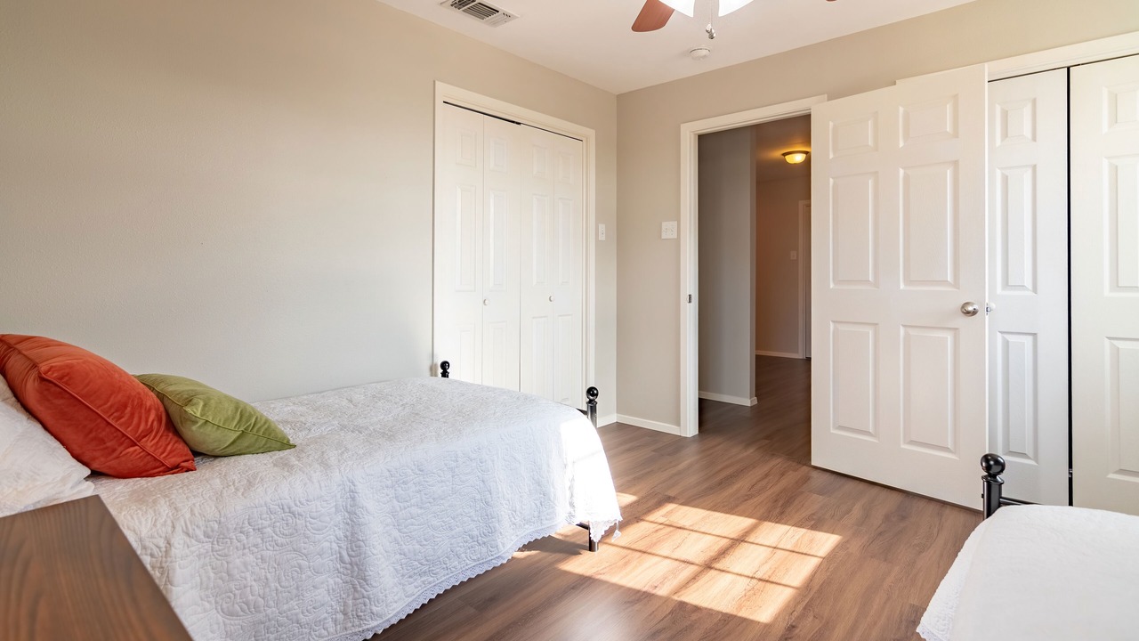 Photo of Bedroom in Miles