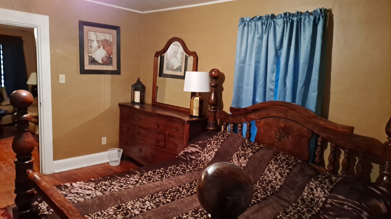 Photo of Bedroom in Troy