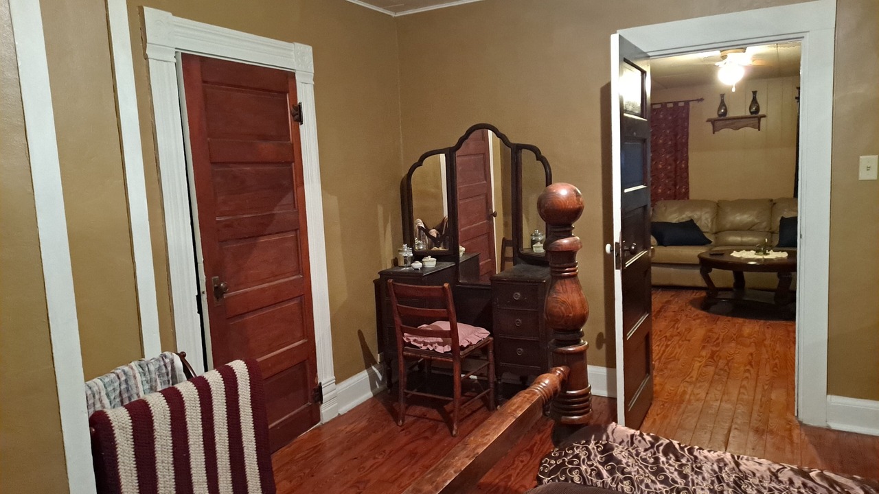 Photo of Bedroom in Troy