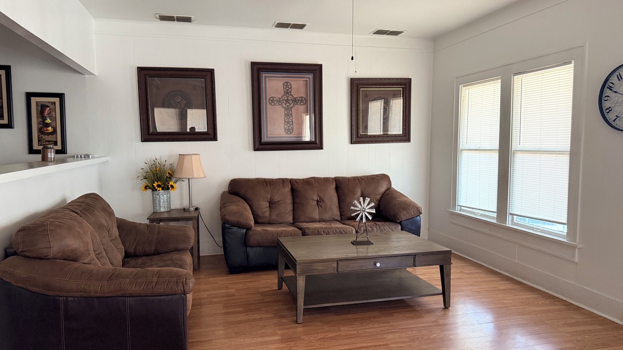 Photo of Livingroom in Sweetwater