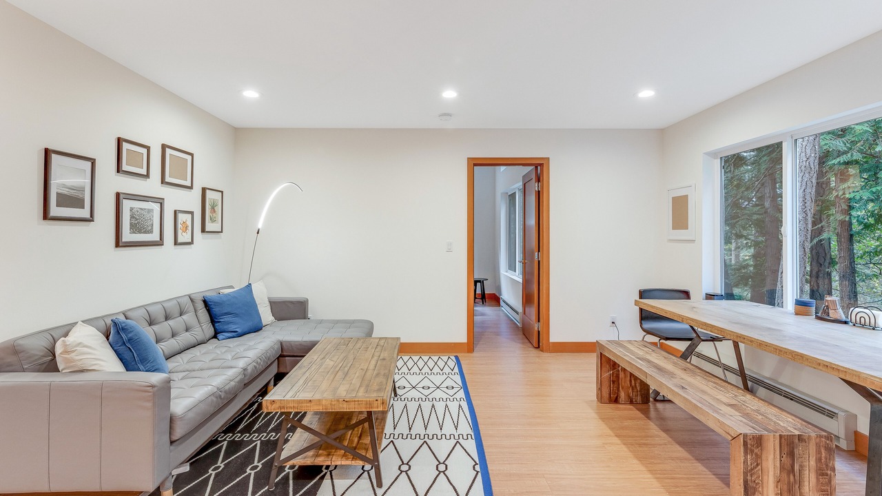 Photo of Livingroom in Eastsound
