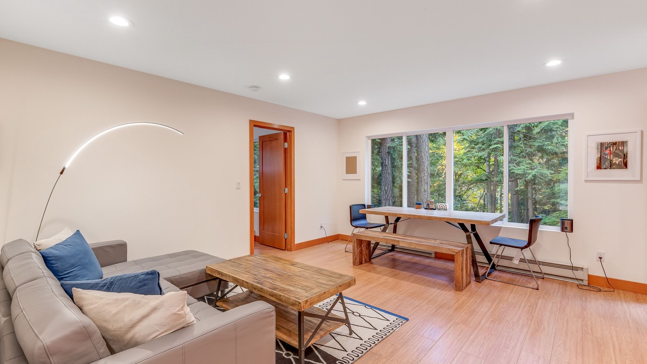 Photo of Livingroom in Eastsound