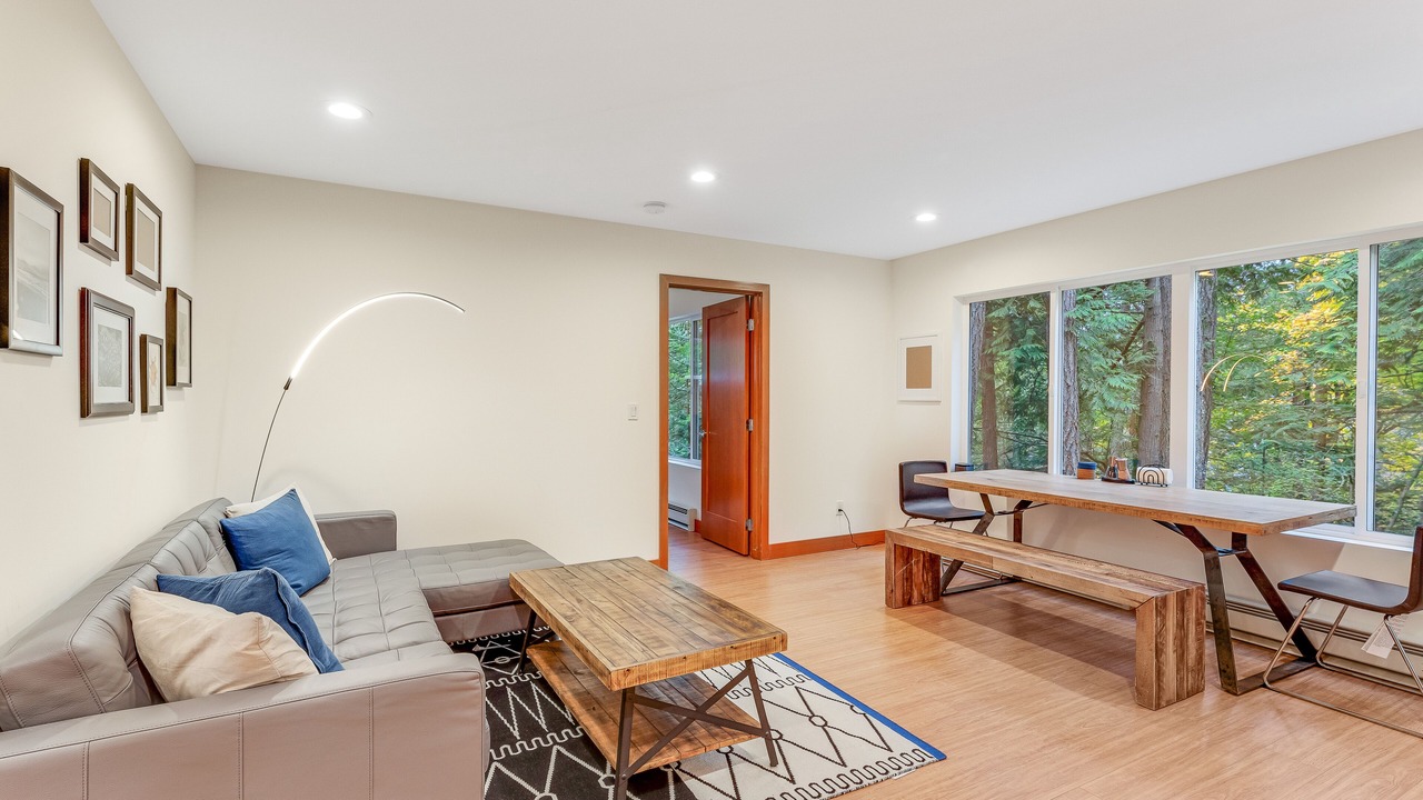 Photo of Livingroom in Eastsound
