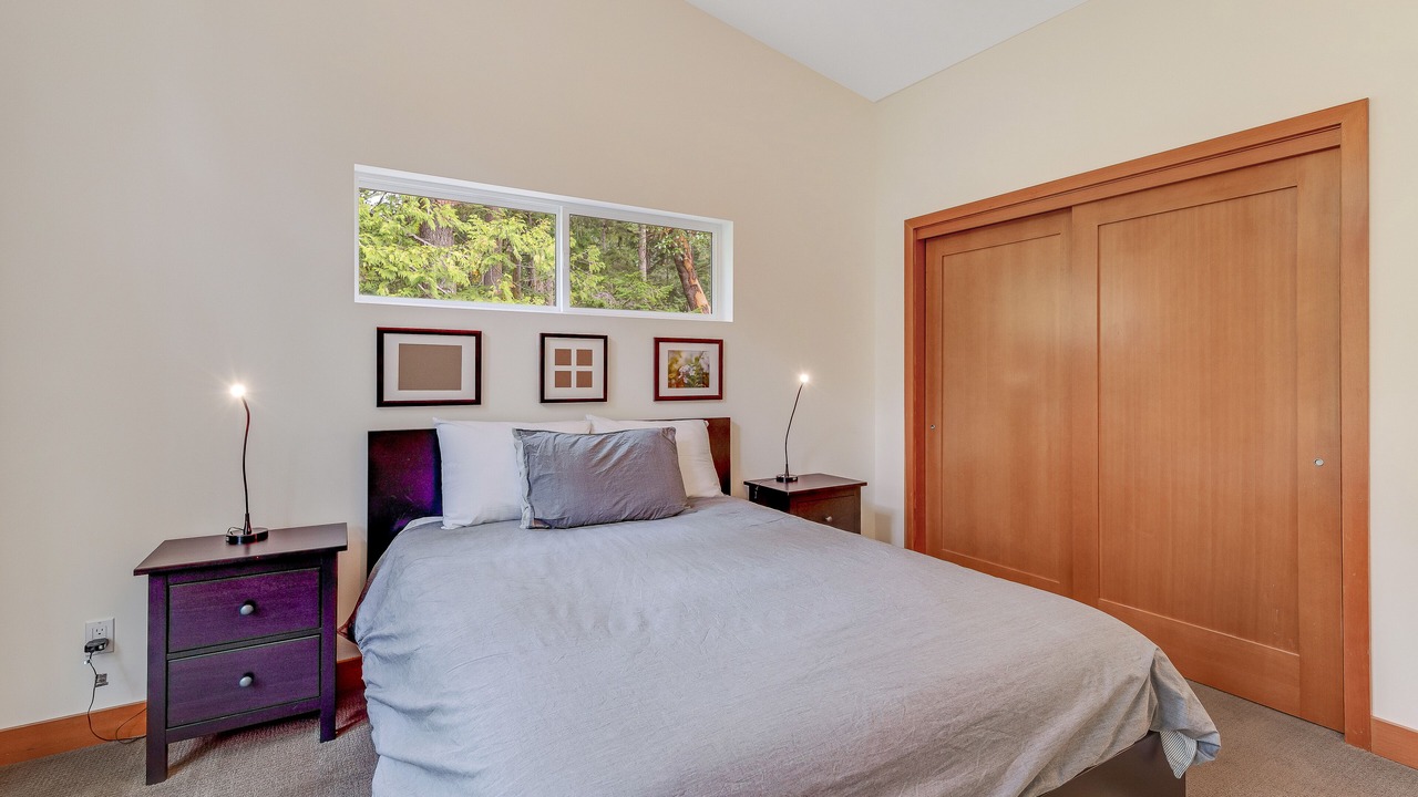 Photo of Bedroom in Eastsound
