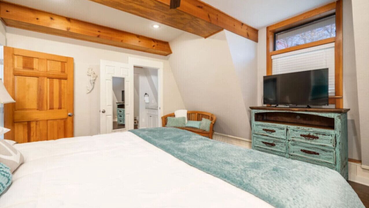 Photo of Bedroom in Piney