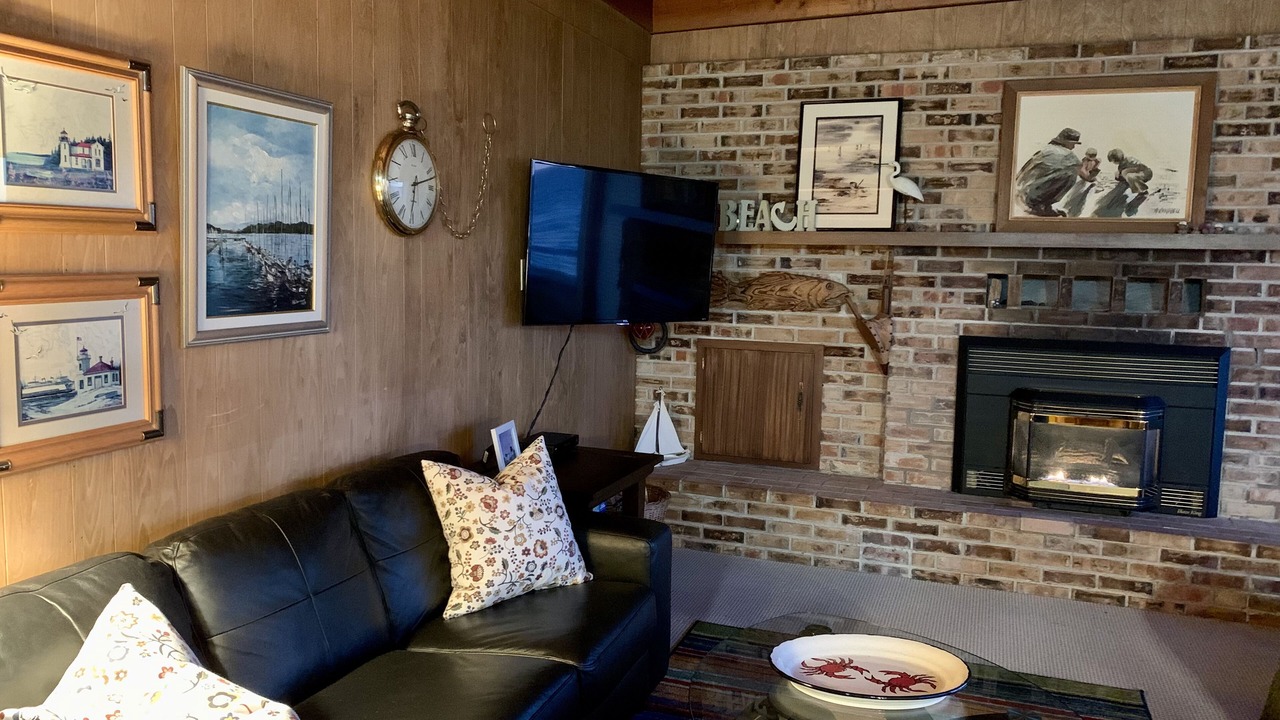 Photo of Livingroom in Langley