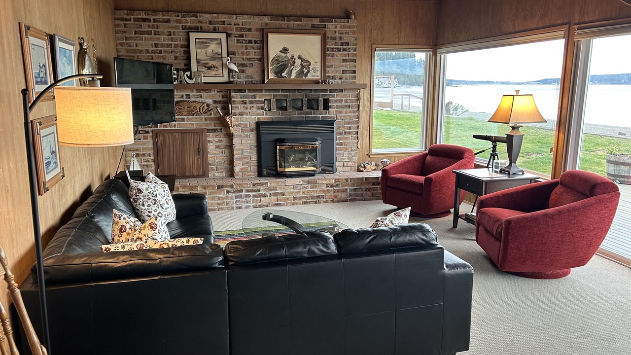 Photo of Livingroom in Langley