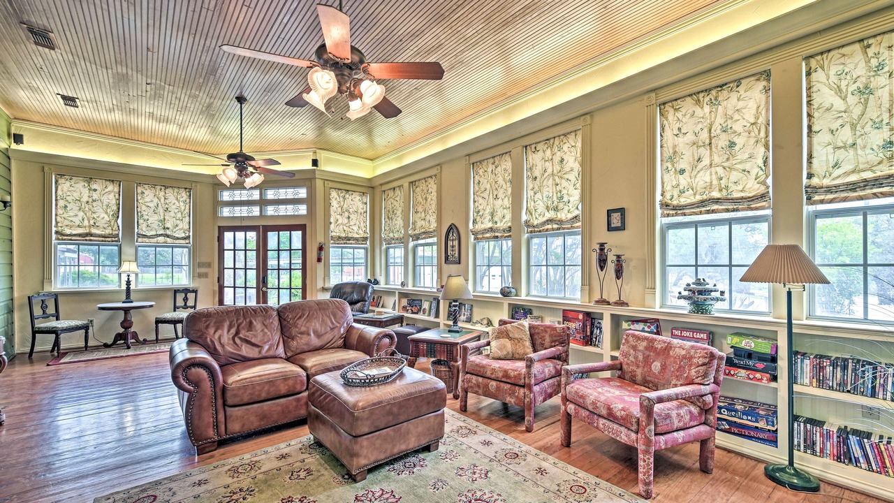 Photo of Bedroom in Glen Rose