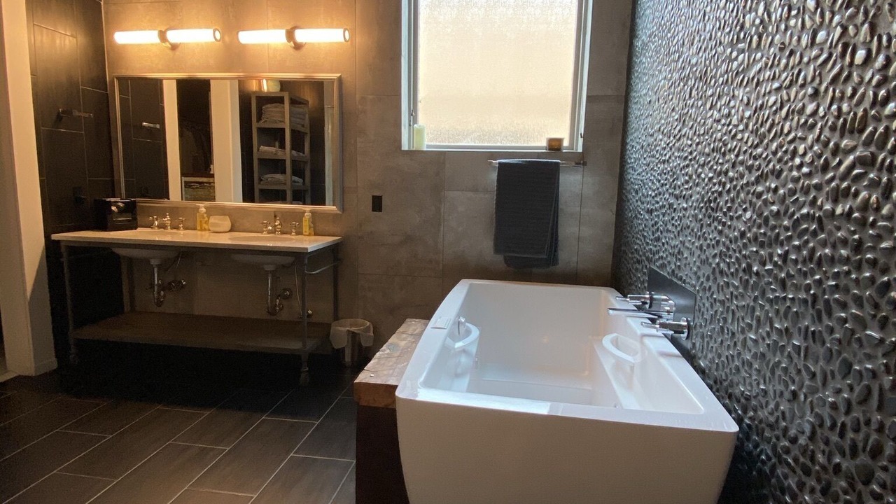 Photo of Bathroom in Downtown Oklahoma City