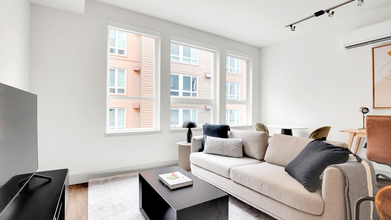 Photo of Livingroom in West Bellevue