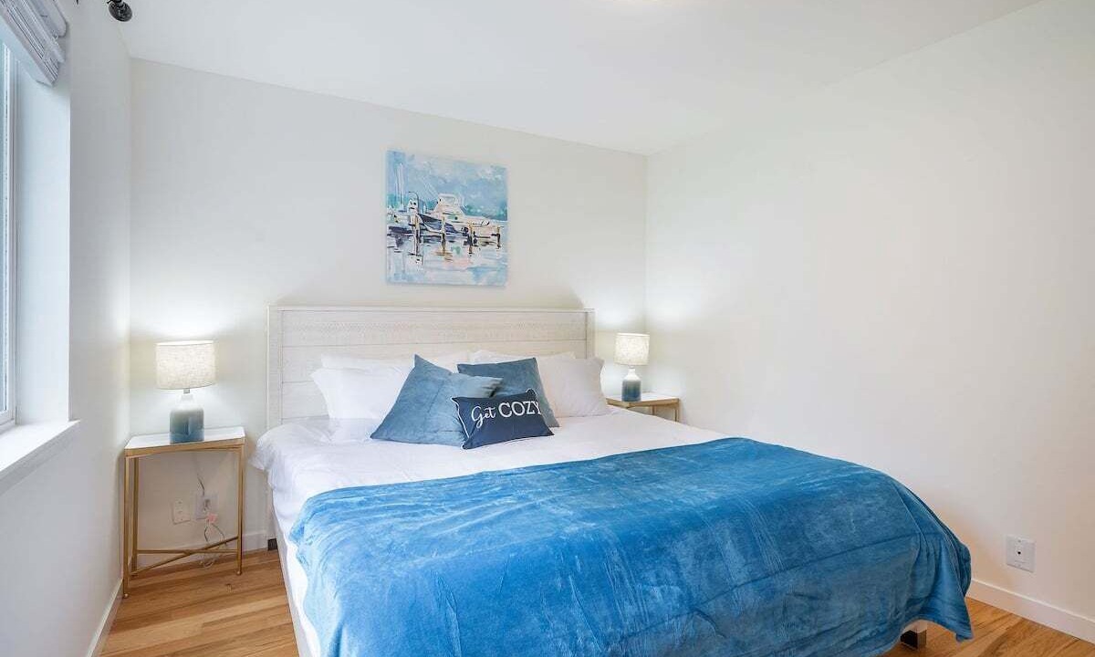 Photo of Bedroom in Oak Harbor