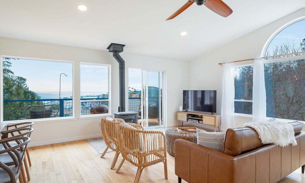 Photo of Livingroom in Oak Harbor