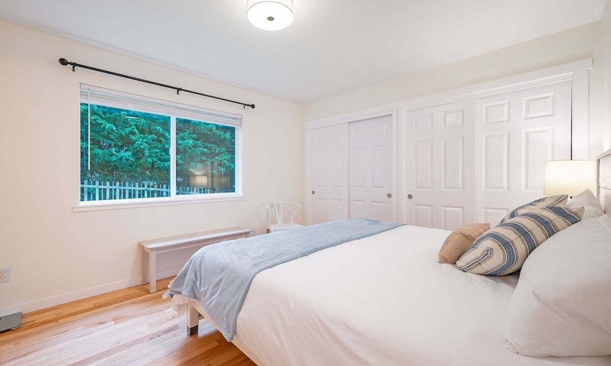 Photo of Bedroom in Oak Harbor