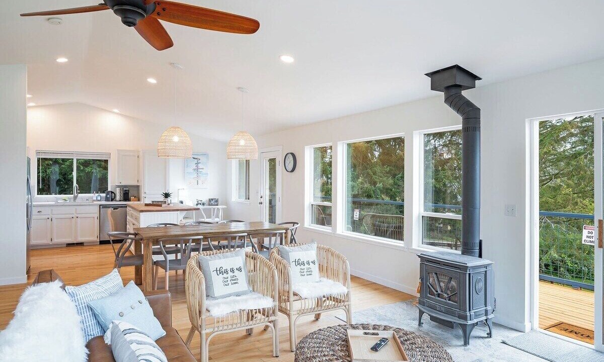Photo of Livingroom in Oak Harbor