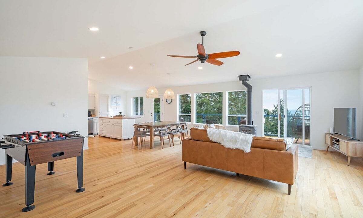 Photo of Bedroom in Oak Harbor