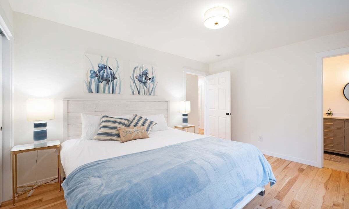 Photo of Bedroom in Oak Harbor