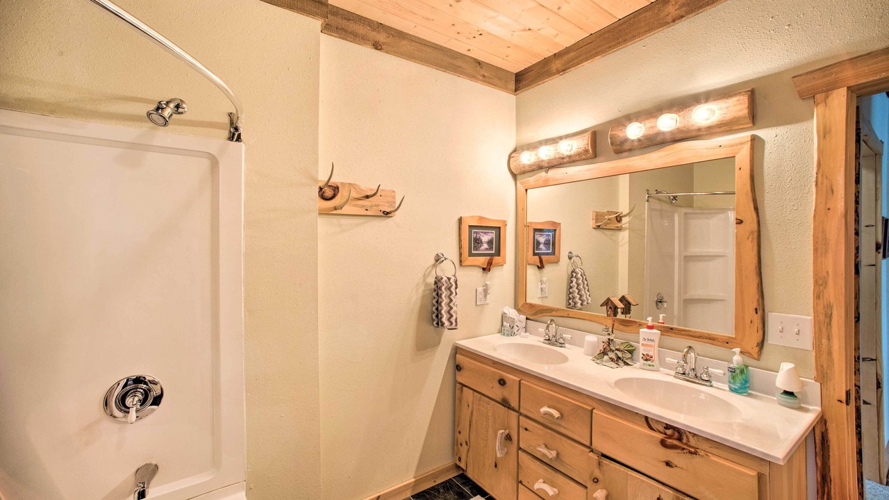 Photo of Bathroom in Putnam County