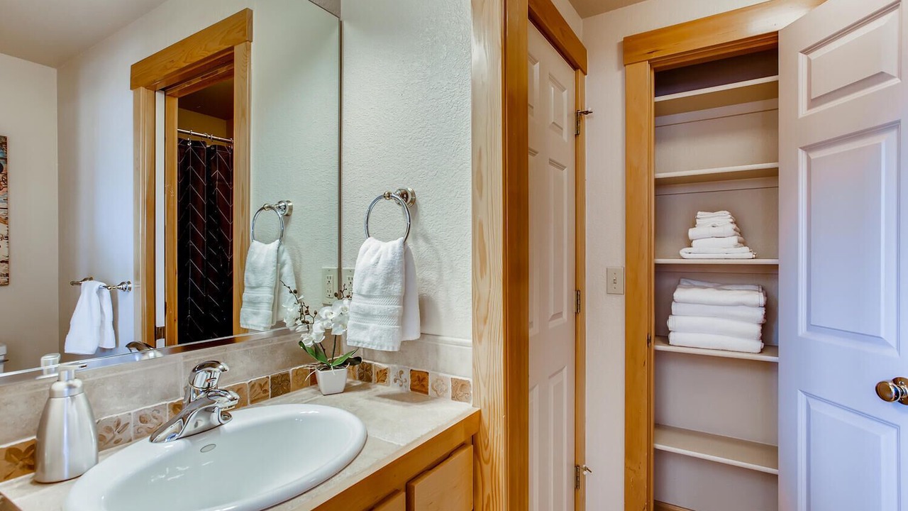Photo of Bathroom in River Rock